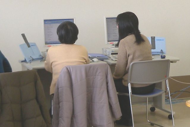 1対1のパソコン講習風景